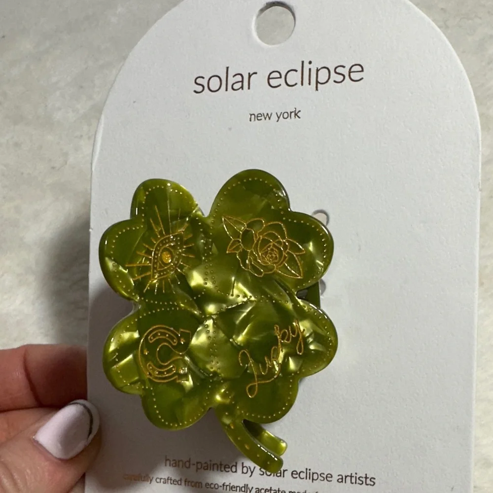 Anthropologie lucky charm evil eye green hair claw clip